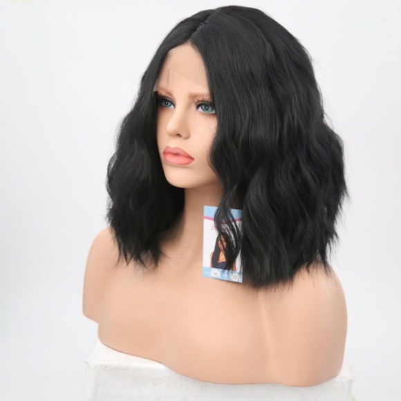 ?Jenica 12” BLACK MIDDLE PART WAVY BOB WIG *NWT* main image 4